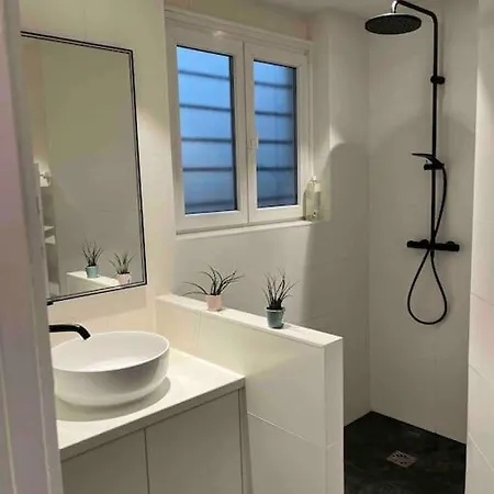 Near The Magic 6 Persons Apartment, 5-minute Walk To Christmas Market! *